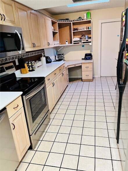 Building Photo - 3411 Avenida Madera