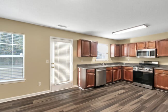 Building Photo - 65 Oak Manor Dr