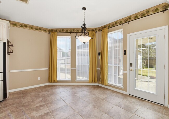 Building Photo - 5910 Willowfield Ct