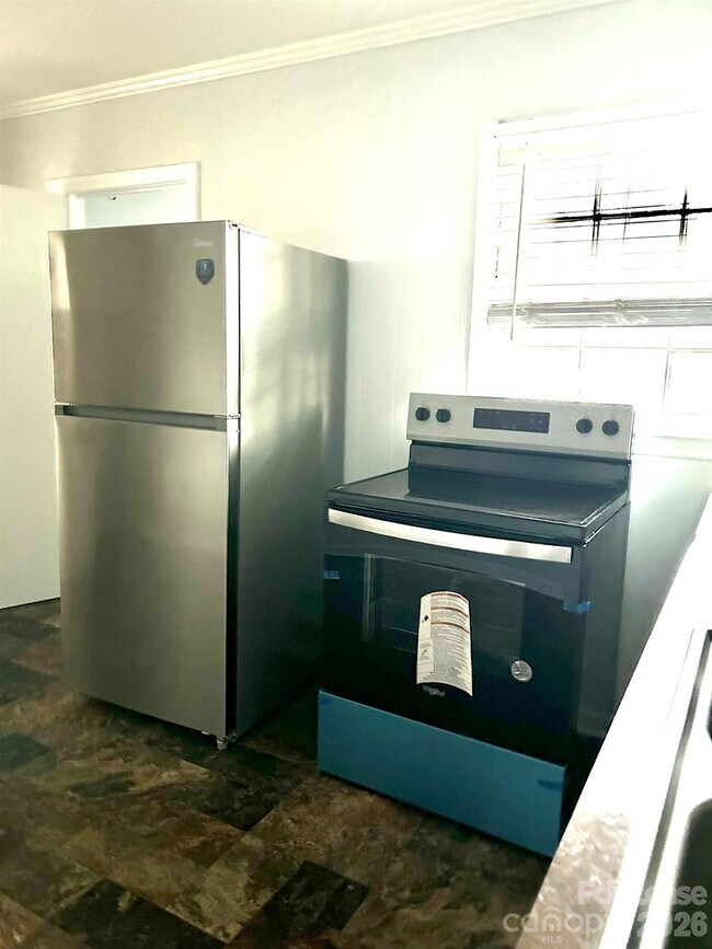 Building Photo - 815 W Mauney Ave