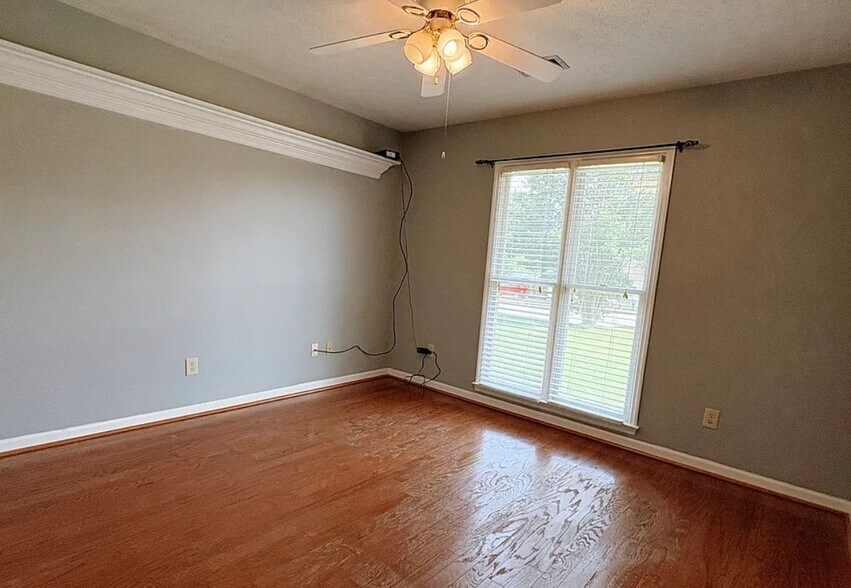 Building Photo - 2251 Birchwood Dr