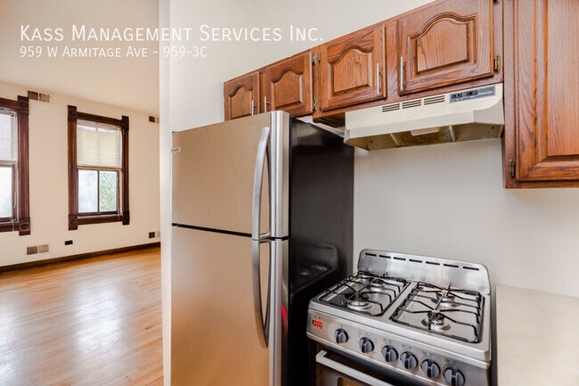 Building Photo - 959 W Armitage Ave