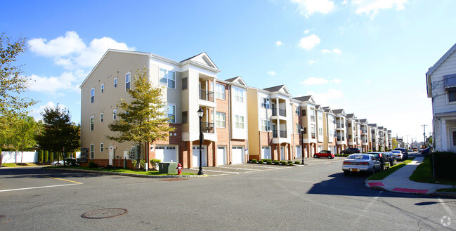 Building Photo - Camelot at Federal Hill