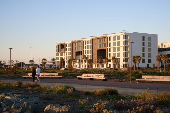 Building Photo - 490 Avenue of the Palms