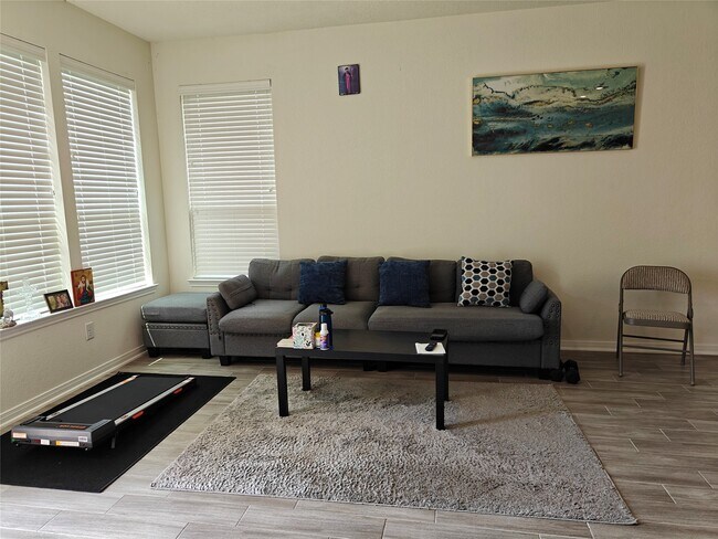 Building Photo - 1270 Glendora Dr