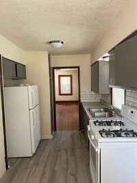 Building Photo - $1200 - Fantastic 2 Bedroom, 1 Bathroom House in Morning-Side