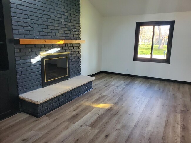 Building Photo - 18625 Lola Dr