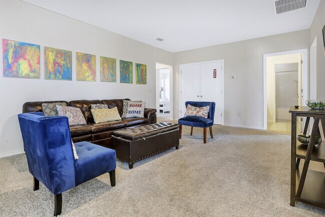 Building Photo - 6079 Broad Oak Dr