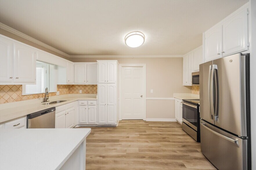 Building Photo - 2481 Old Salem Cir SE