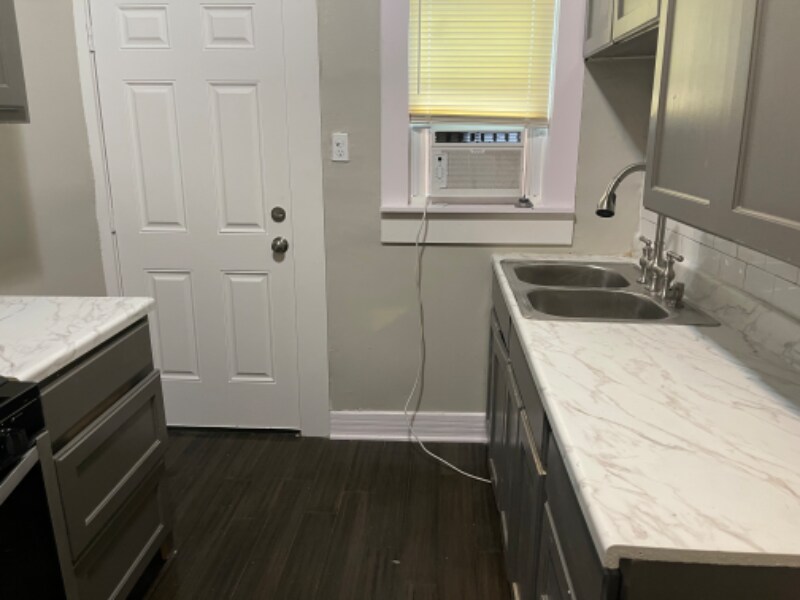 Building Photo - 534 E Sycamore St