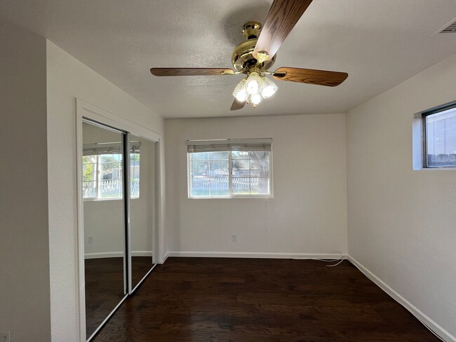 Building Photo - Country Property - ALL UTILITIES INCLUDED