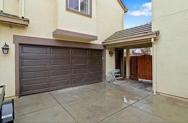 Building Photo - Private One Bedroom One Bath Mother-in-Law...