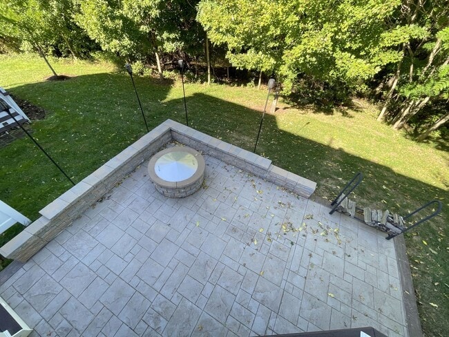 Building Photo - Spectacular 4 Bed 3.5 Bath Townhouse In Br...