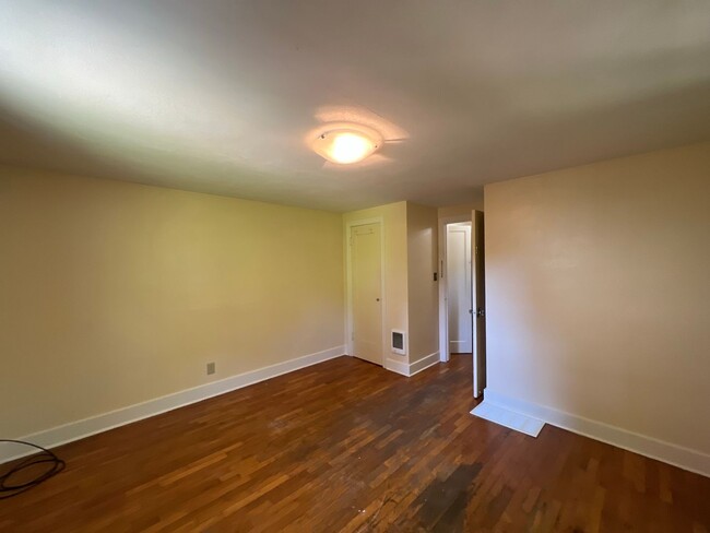 Building Photo - 544w13