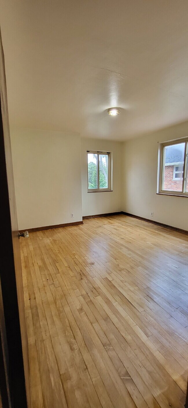 Building Photo - Single Level 2 Bed Half-Duplex
