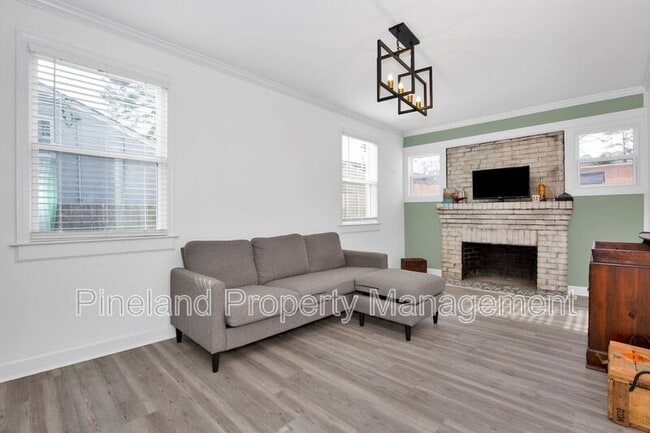 Building Photo - 506 Cross St