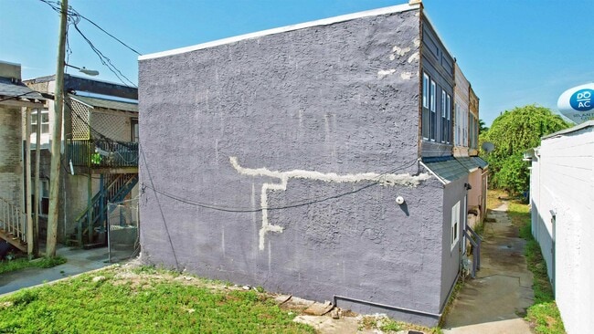 Building Photo - 722 Pearl Pl