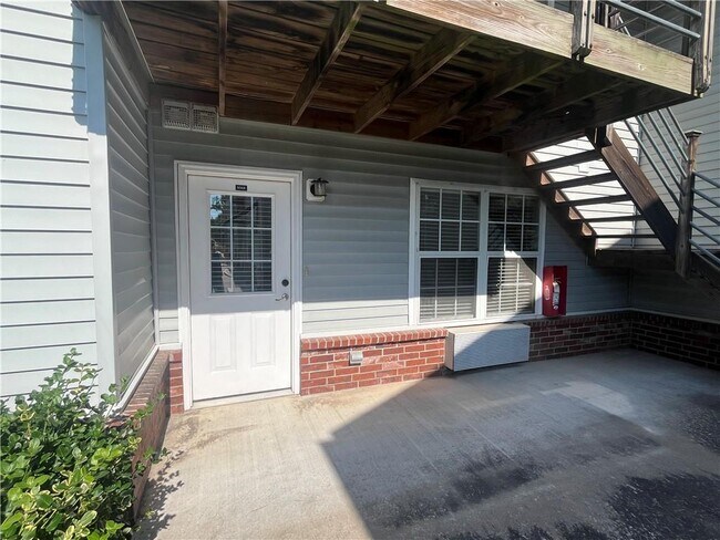 Building Photo - 806 W Tahlequah St