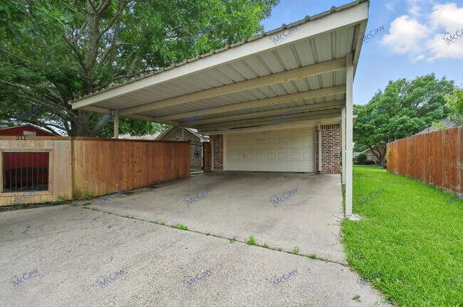 Building Photo - 211 Sendero Dr