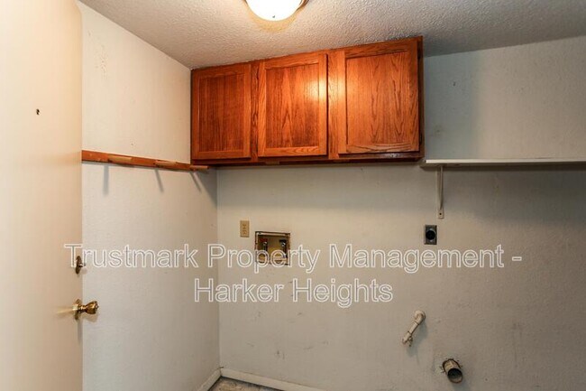 Building Photo - 1208 Westway Cir