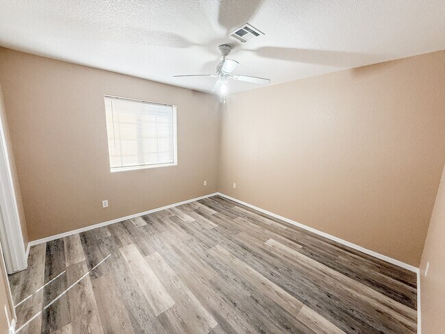 Building Photo - 9586 E 38th Pl