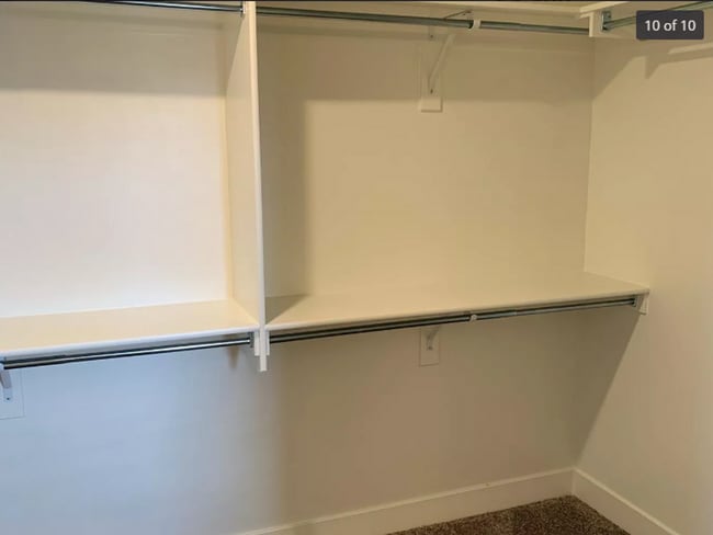 Building Photo - Stunning 3 bedroom, 2.5 bathroom