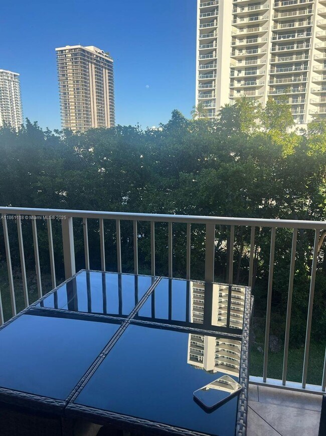 Building Photo - 19601 E Country Club Dr