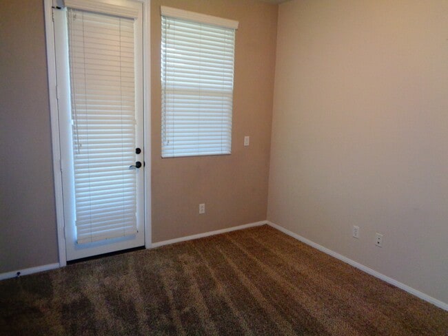 Building Photo - 3 Bed 3 Bath Condo for Rent at the Whittie...