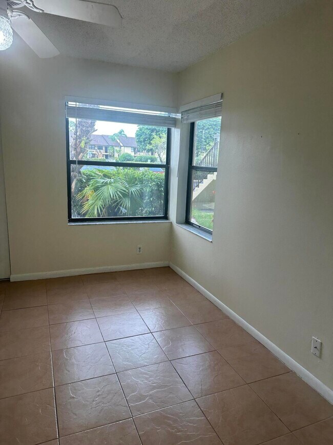 Building Photo - 4692 Lucerne Lakes Blvd