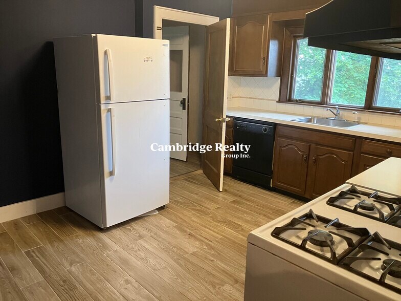 Building Photo - 93 Hillside Rd