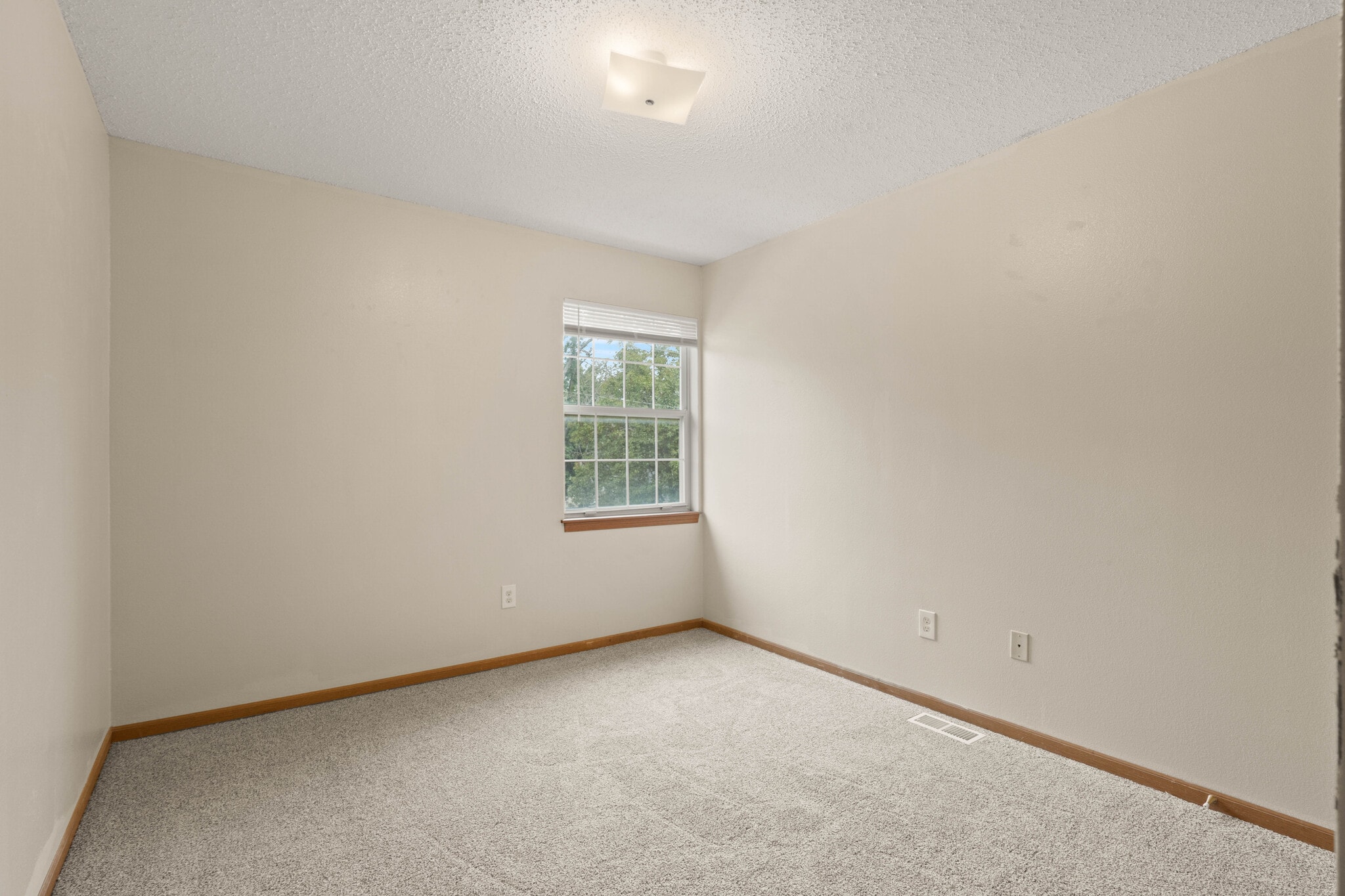Building Photo - 4403 E 139th St