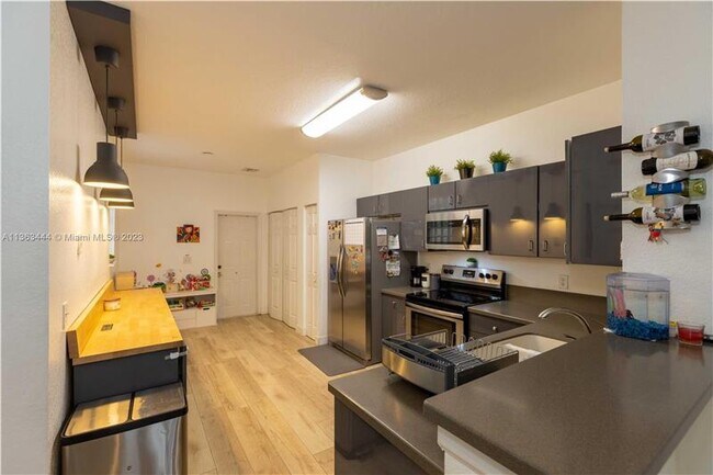 Building Photo - 4154 Forest Dr