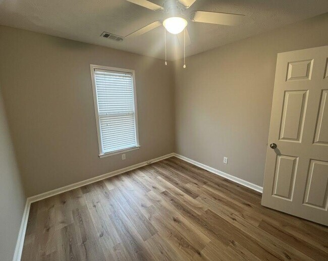 Building Photo - 462 Peachtree Ridge Dr NW