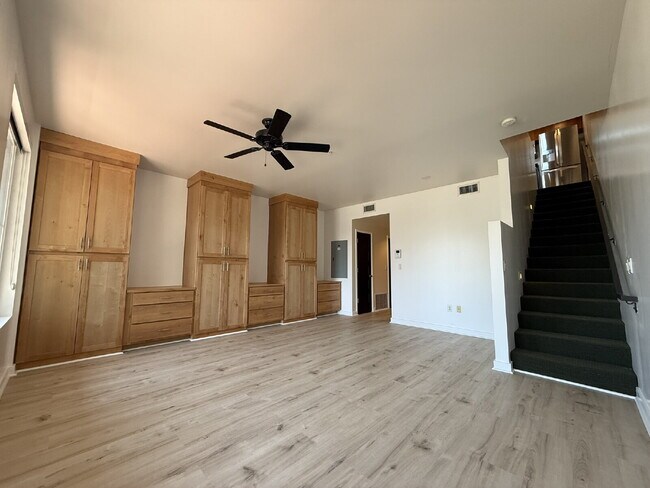 Building Photo - Penthouse Loft in Prime Downtown Location!