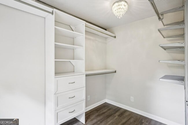 Building Photo - 1136 Gilbert St SE