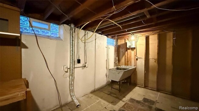 Building Photo - 21781 Stratford St