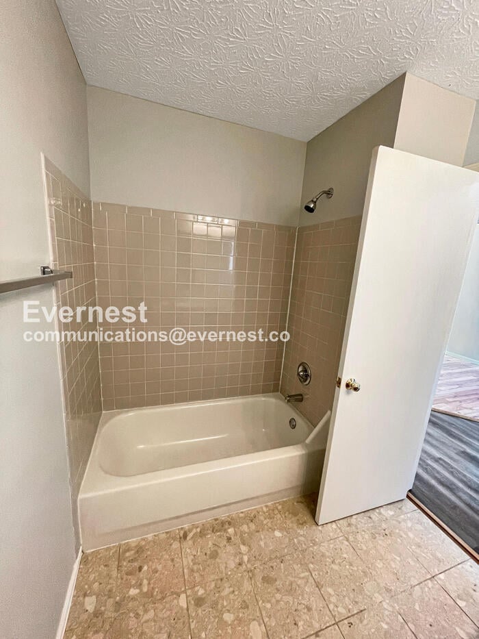 Building Photo - 2423 Rock Creek Ct