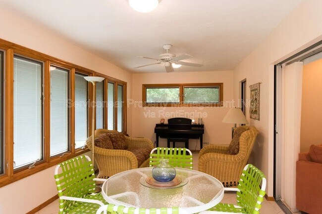 Building Photo - 423 Whispering Oaks Ct