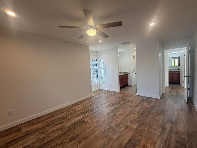 Building Photo - 300 Yacht Club Dr