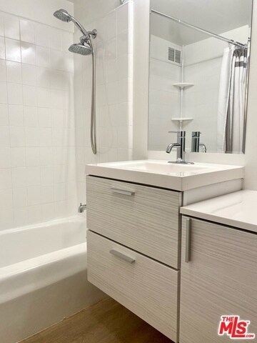 Building Photo - 435 N Oakhurst Dr