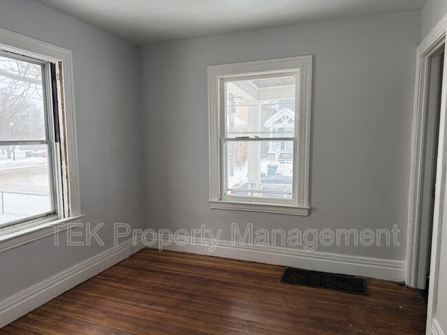 Building Photo - 541-543-543 Remington St