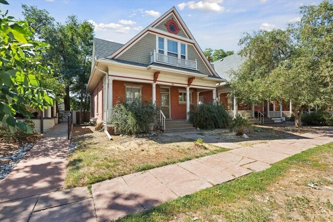 Building Photo - Fully Renovated 1 Bedroom 1 Bath Apartment...