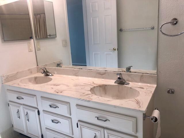 Building Photo - 4300 Hazel Ave