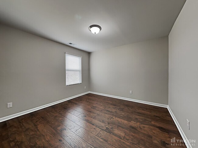 Building Photo - 832 Foxdale Dr