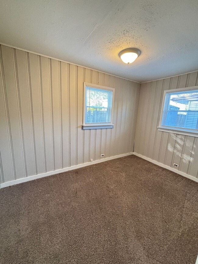 Building Photo - 412 E Letchworth Ave