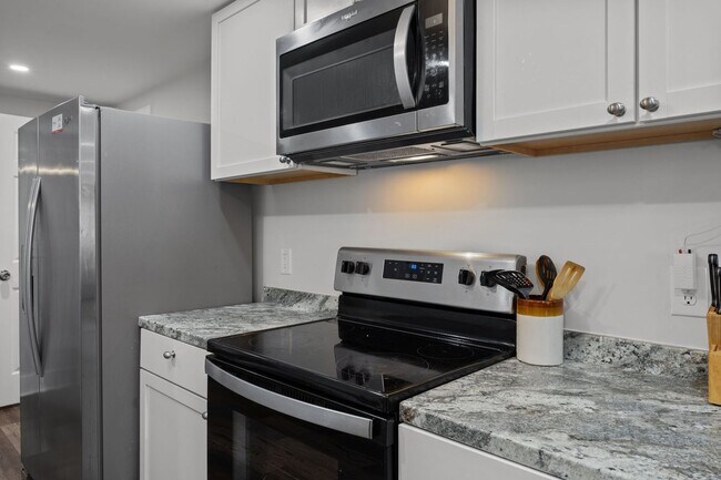 Building Photo - Charming Single-Family Home