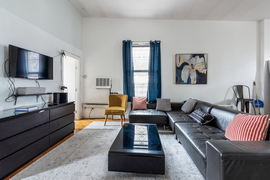 Building Photo - 2257 1st Ave