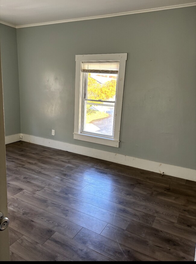 Building Photo - 185 Lake St