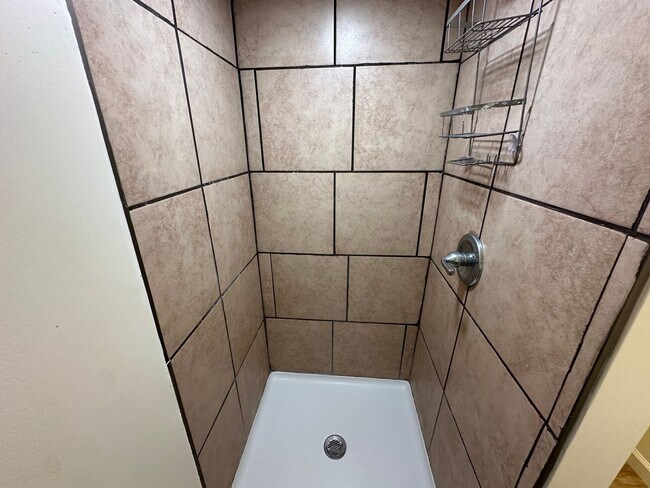 Building Photo - 119 Shields Rd