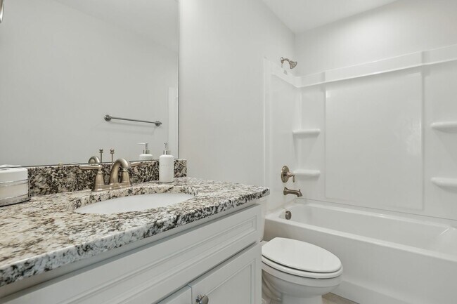 Building Photo - Spacious 5 Bedroom Home in Richmond Hill’s Waterways Community